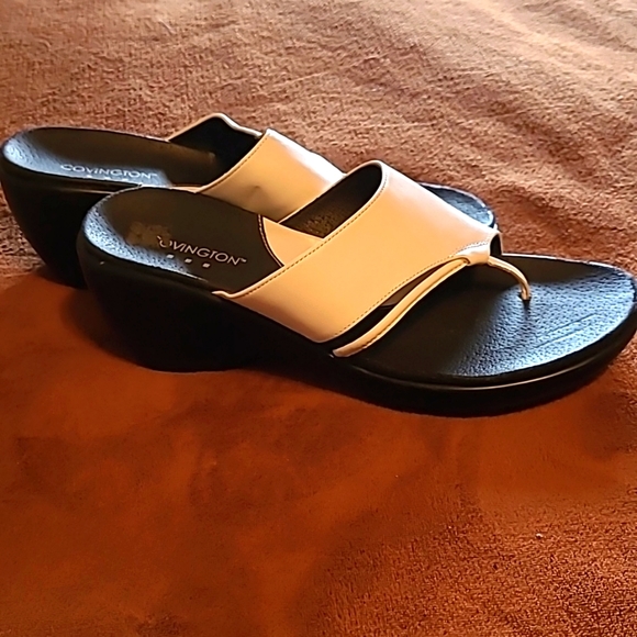 Covington white & black sandals 8M - Picture 2 of 11